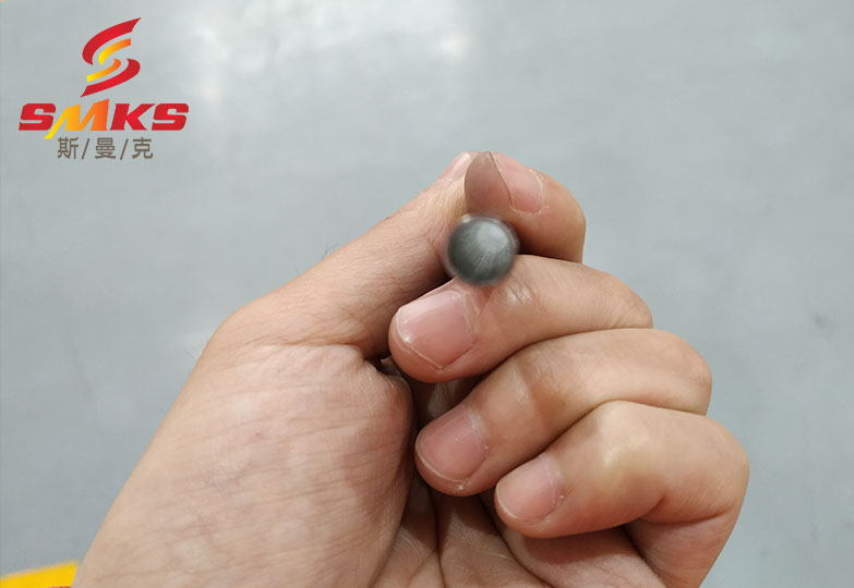 給流體拋光機2分鐘來做不銹鋼管件內(nèi)孔拋光